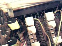 Ten radiator chłodzi 8 tranzystorów i 2 stabilizatory.